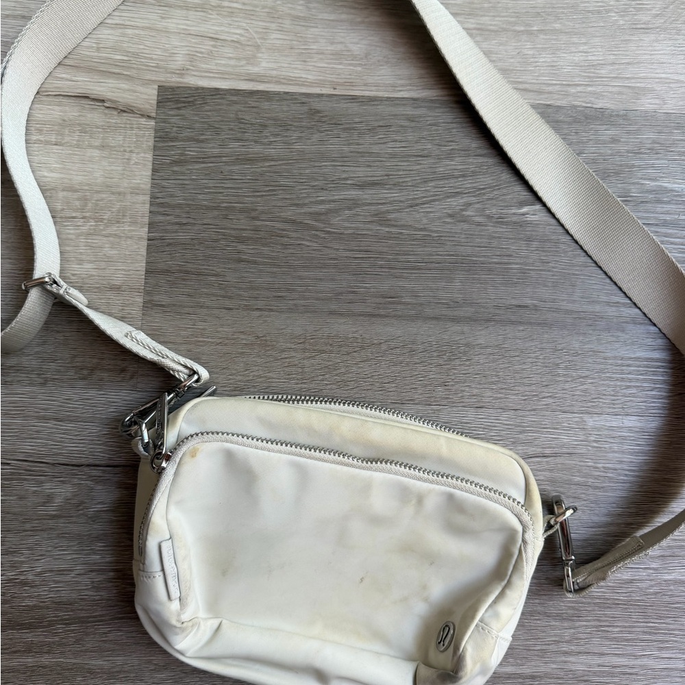 Lululemon everywhere crossbody crossbody bag - Picture 3 of 10
